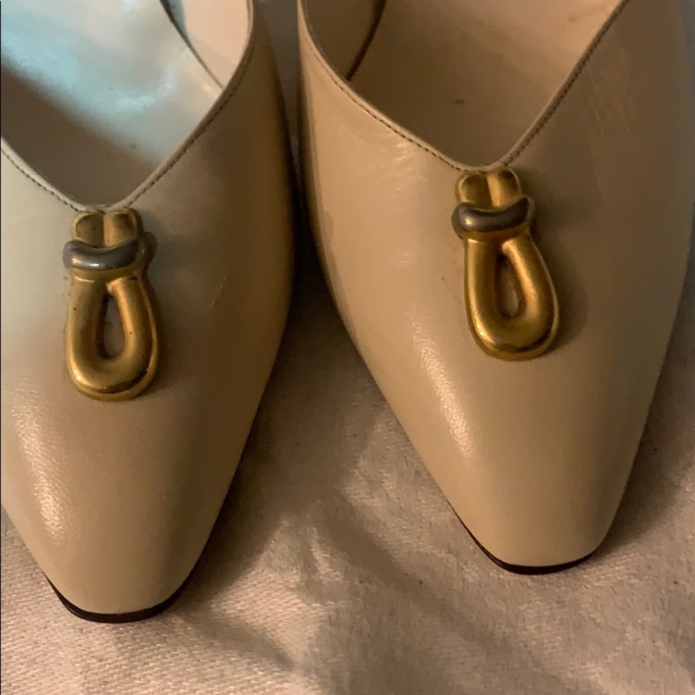 Bruno Magli Italy Bologna winter off white pumps - Picture 3 of 5